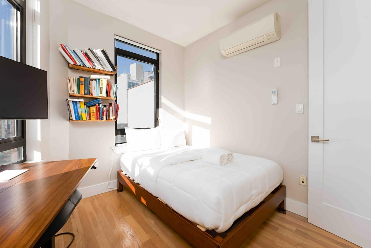 Third bedroom / home office